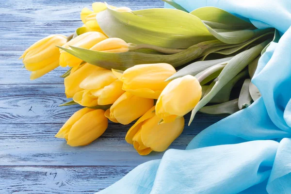 Flores frescas primavera amarillo tulipanes —  Fotos de Stock