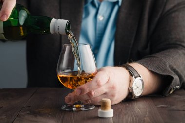Sabit işten sonra içki alkolizm sorunu