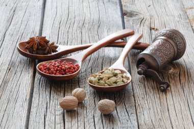 Çiğ Organik Kakule Kapsülleri Kullanıma Hazır