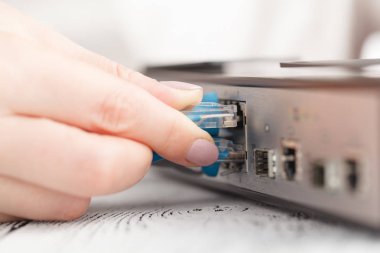 Ağ anahtarı el Ekle konektörü