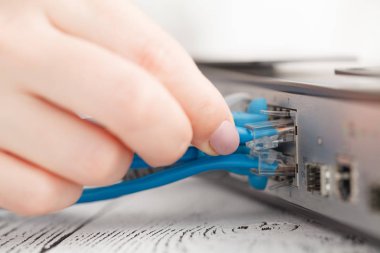 Ağ yama kablosu lan komütatör anahtarı ekleme