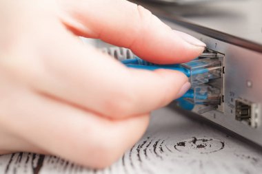 Ağ yama kablosu lan komütatör anahtarı ekleme