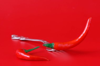 biber kapsülü eski çatal üzerinde