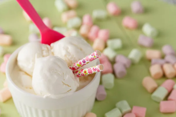 Мороженое с зефиром — стоковое фото