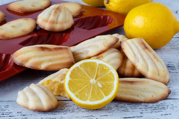 Мадлен с лимоном — стоковое фото