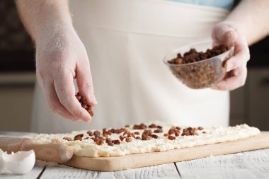 Tatlı Maya Çekirdekli kuru üzüm, seçici odak ekmek yapma