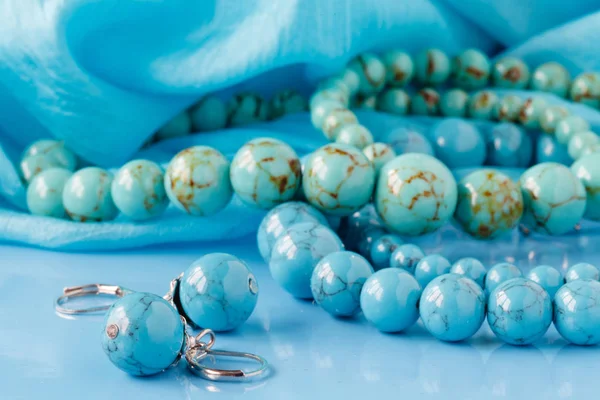 Acessórios femininos moldado fundo, jóias cachecol, turquesa — Fotografia de Stock