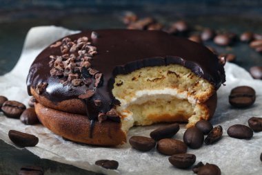 Kagit üzerinde taze tatlı pasta bush