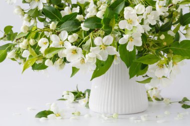 buket çiçek açması elma şube parlak bir tablo. Beyaz çiçekler dal