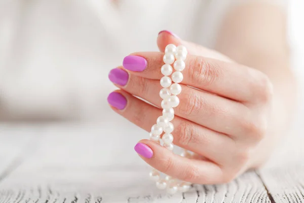Design manicure rosa con perle — Foto Stock