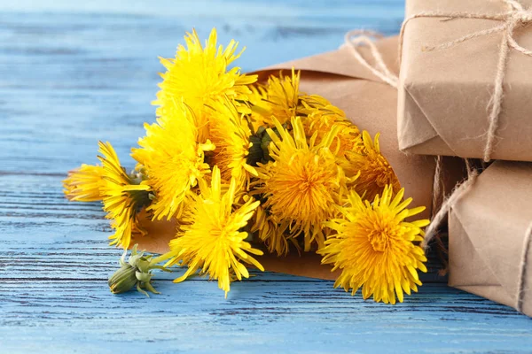 Sarı dandelions buket — Stok fotoğraf