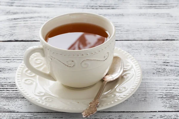 Eski fincan sıcak çay