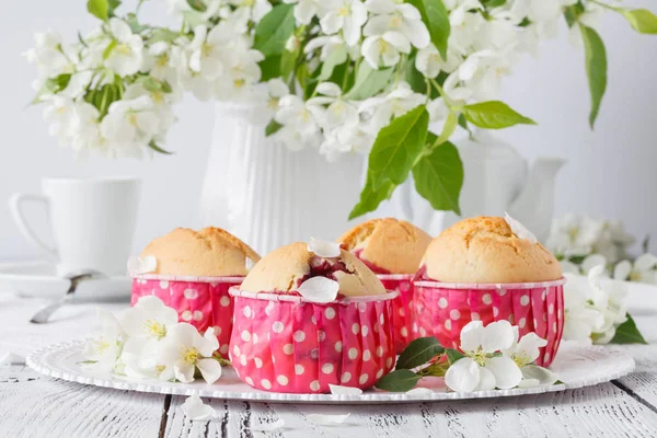cupcake veya muffin taze çiçek kağıt cupcake tutucu ile