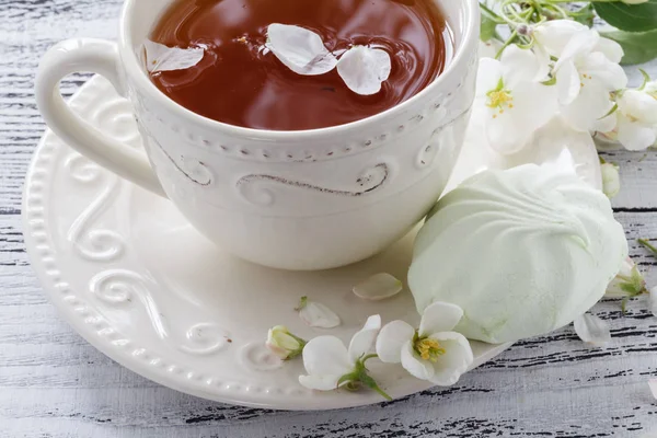 Cherry blossom tea with beautiful cherry blossom — Stock Photo, Image