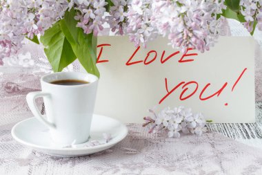 Porselen fincan kahve ve leylak