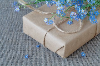 Çiçekçi işyeri: nasıl kutusu çiçeklerle yapmak