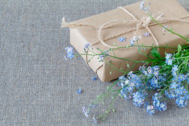 Çiçekçi işyeri: nasıl kutusu çiçeklerle yapmak