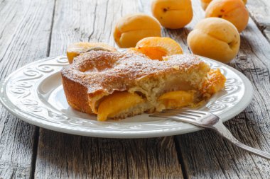 Kayısı ile ev yapımı kek