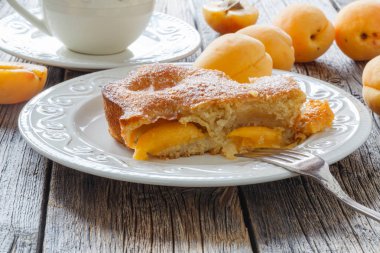 Kayısı ile ev yapımı kek