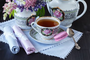 Bahçe çiçekli çay