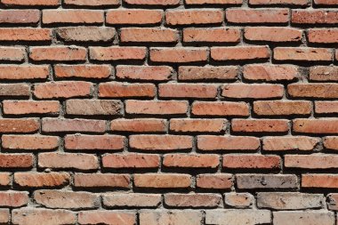 Antik duvar ve güneş ışığı. Çimento ve ince tuğla