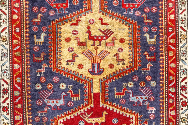 Die traditionellen Muster auf dem georgischen Teppich — Stockfoto