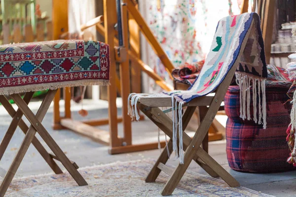 Doğu Caddesi güneşli bir günde alışveriş