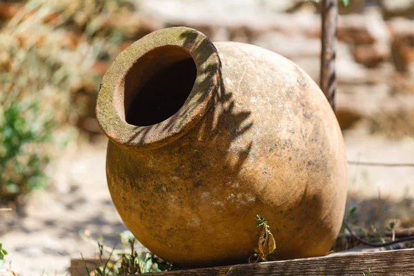 Georgia. Ancient Georgian jugs for wine. — Stock Photo, Image
