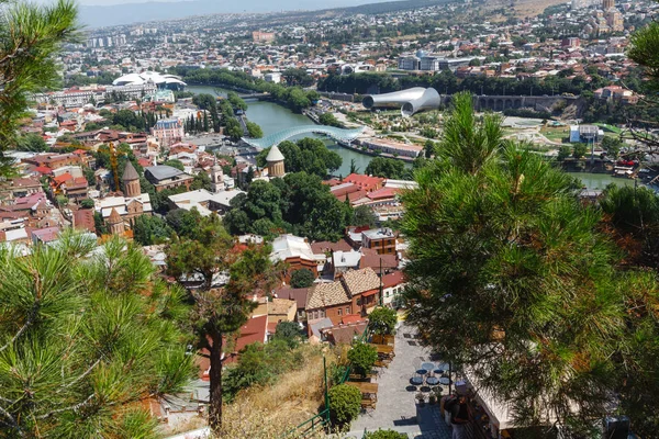 Blick auf Tiflis, die Hauptstadt Georgiens. Blick von narikala — Stockfoto