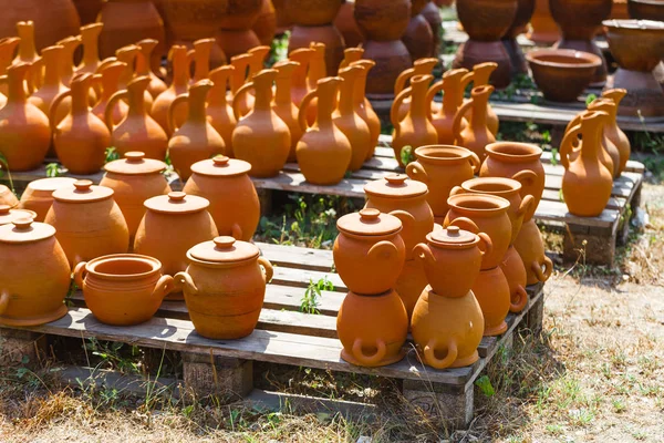 Pots en argile géorgienne faits main . — Photo