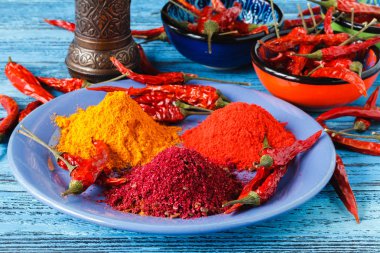 yemek pişirmek için kullanılan organik gurme sıcak yerde baharatlar