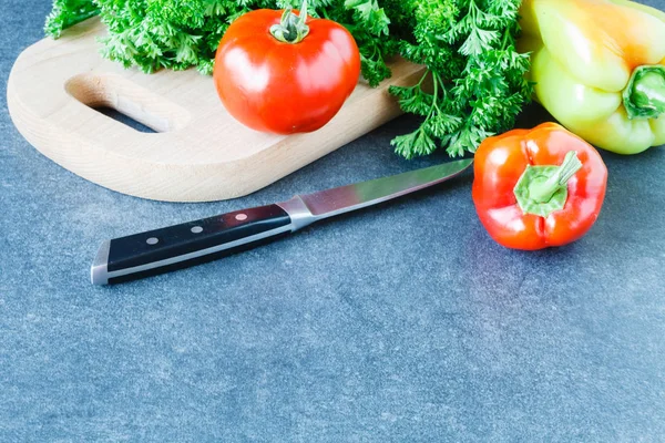 Taze sebzeler işlenmeyi bekliyor.