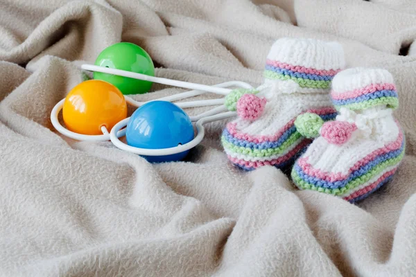 Annonce d'anniversaire de bébé avec butin sur tissu doux — Photo