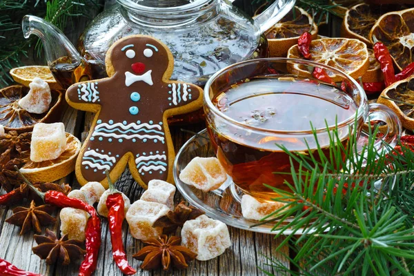 Gingerbread man and christmas tea — Stock Photo, Image