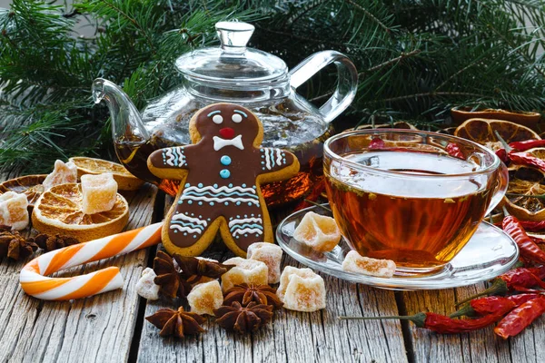 Gingerbread man and christmas tea — Stock Photo, Image