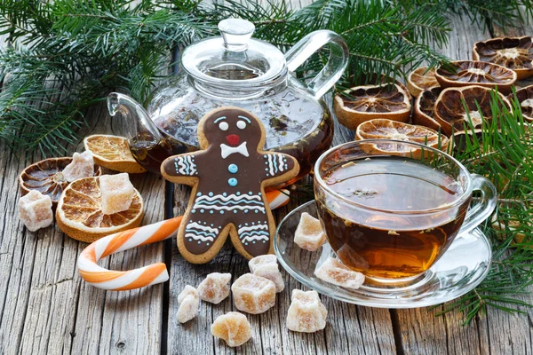 Geleneksel bir şekilde dekore edilmiş xmas akşam çay