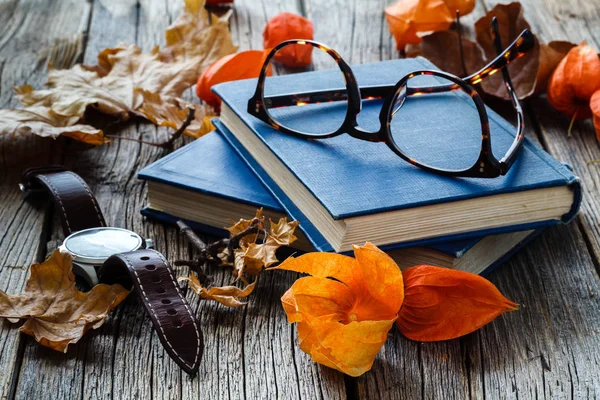 Sonbahar öğrencinin dönem, yaprak ve önyükleme üzerinde ta başlıyor