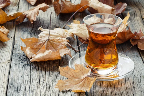 Herbst-Teetrinken — Stockfoto