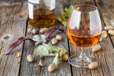 Soğuk sonbahar hava zaman, alkol cam ile rahatla