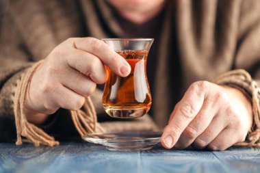 Adam kazak İçecek sıcak çay