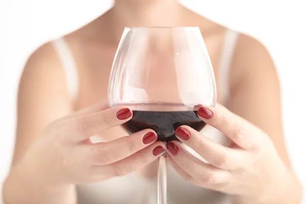 Vrouw testen voordeel van natuurlijke rode wijn — Stockfoto