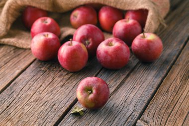 Bulrap çanta taze kırmızı elma