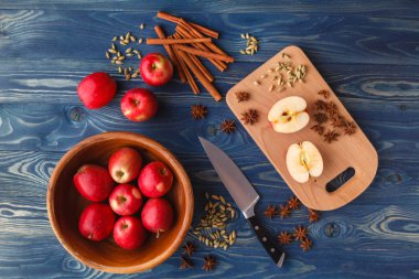 Sağlıklı vegan gıda. Diyet Kahvaltı veya aperatif. Elmalı turta overni