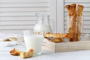 Puf böreği çubukları.