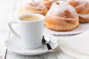 Kahve fincanı ve boş alan ile tanımlama