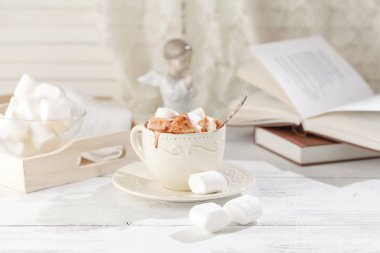 Şekerlemeli sıcak çikolata.