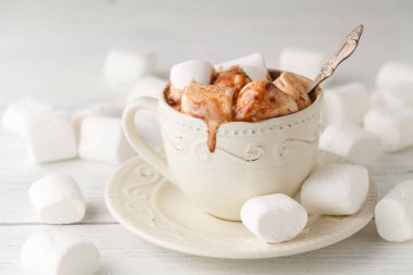 cocao beyaz hatmi ile fincan