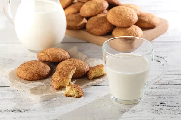 소박한 setti milkin와 계절 계 피 snickerdoodle 쿠키 — 스톡 사진