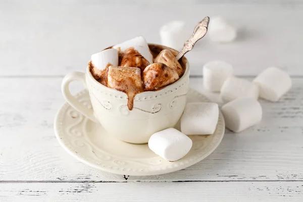 Cup of cocao with marshmallow on white — Stock Photo, Image