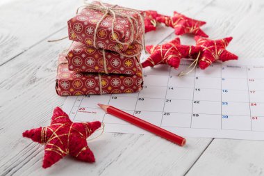 Festival süsleri ile Noel, 25 Aralık tarihi takvim işareti